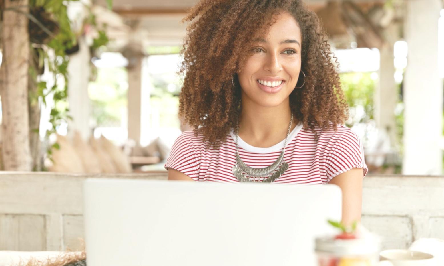 Studenti durante una sessione pratica di fotografia